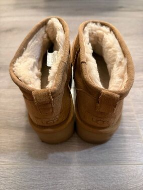 UGG Women’s Short Platform Boot (7)